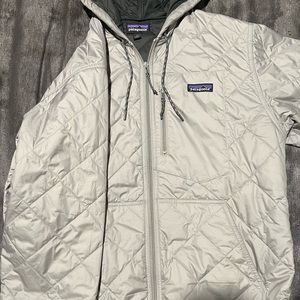 Patagonia Men's Diamond Quilted Bomber Hoody. Size M